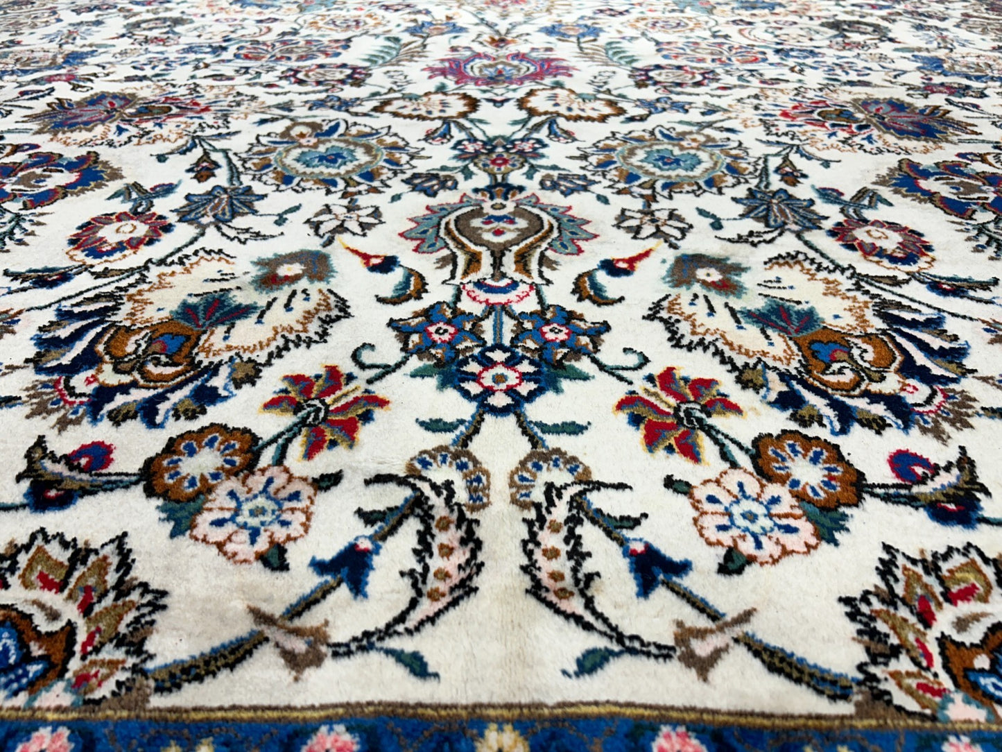 10'5"x13'8" Hand-Knotted 100% Wool Pile All-over Kashane Rug