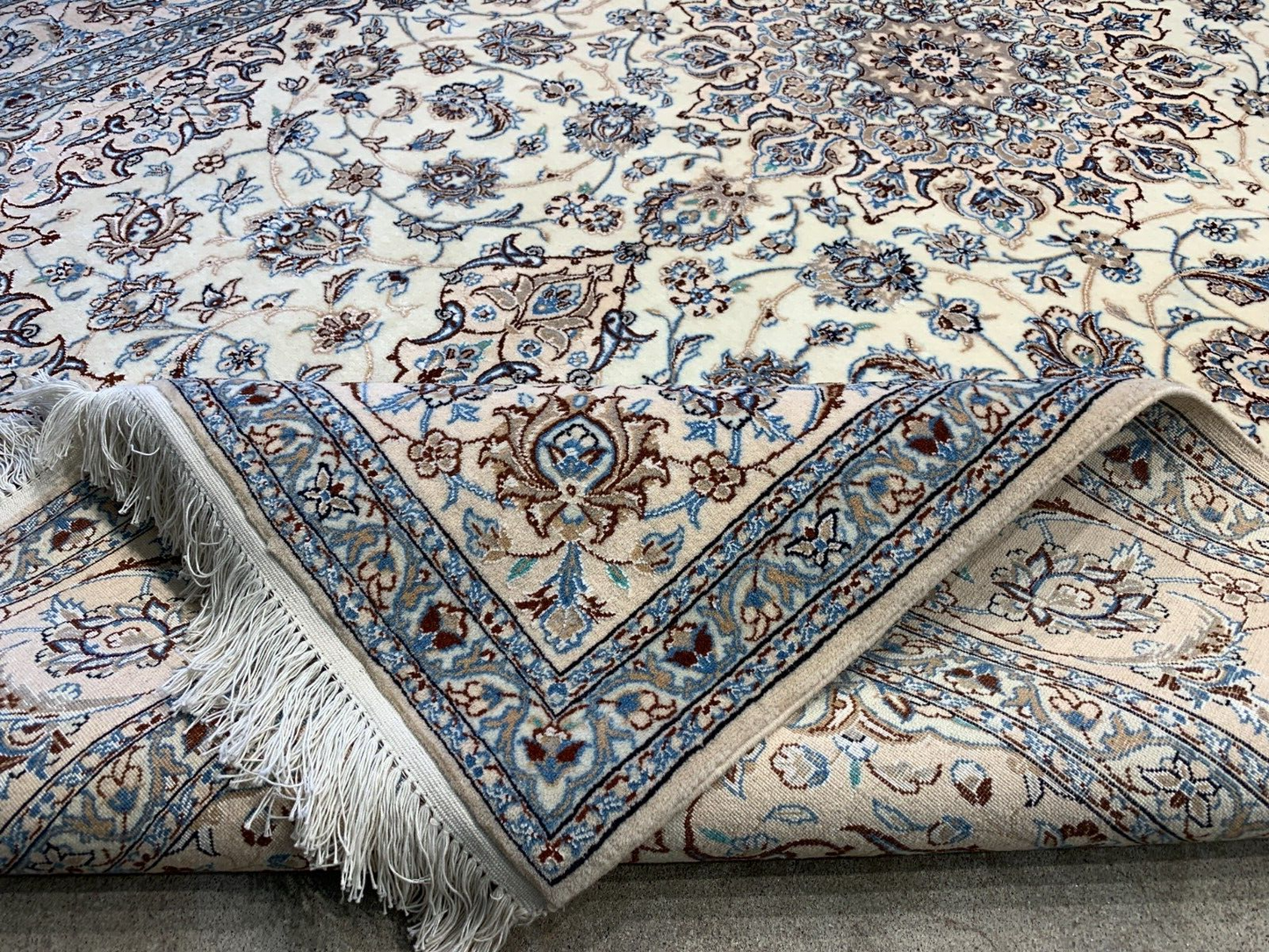 4'11"x7'2" Very Fine Hand-Knotted Wool & Silk Blend Naine Carpet - Area Rug