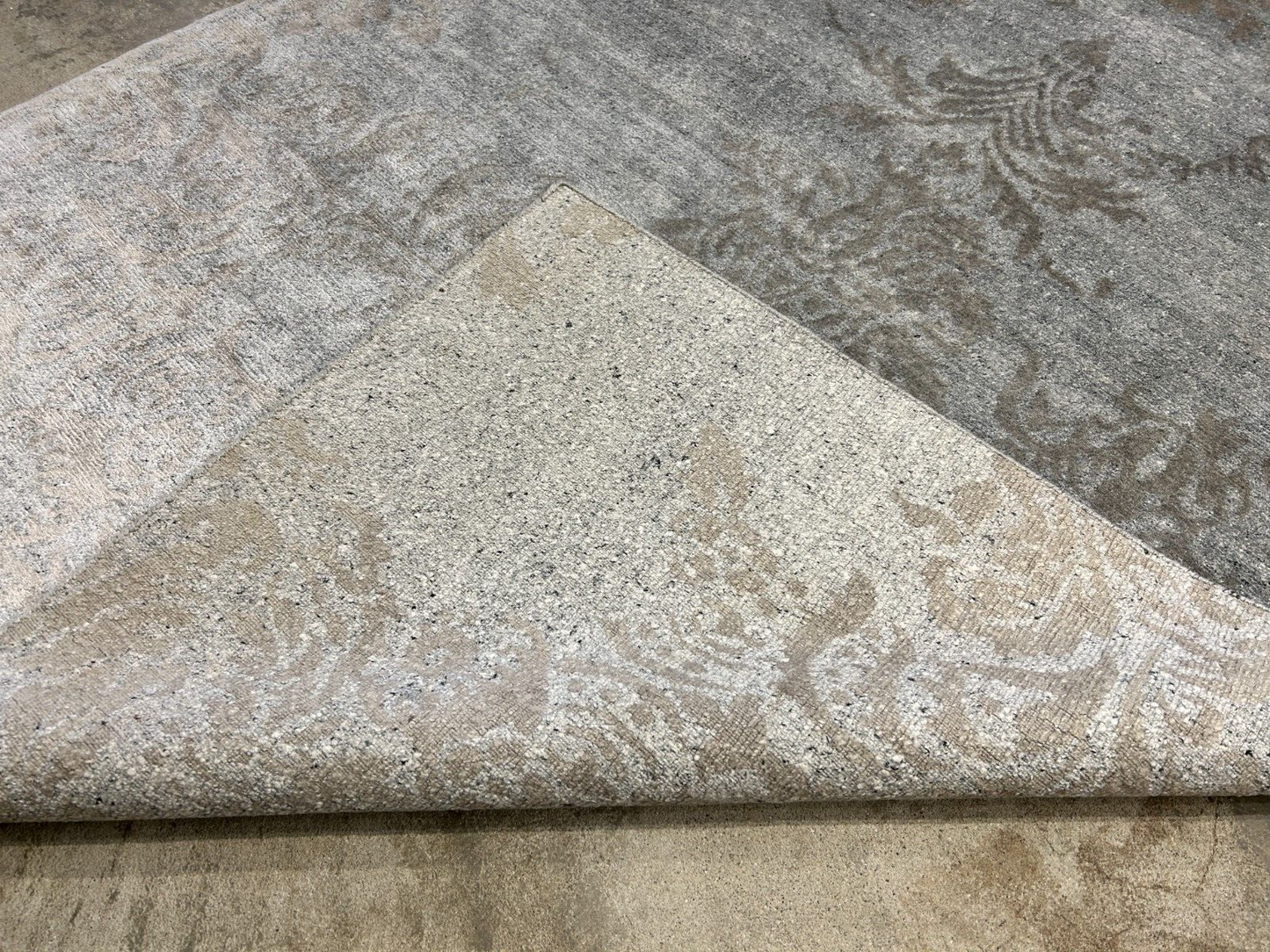 5'8"x7'10'' Hand-Knotted Wool & Silk  Pile Modern Area Rug - Carpet