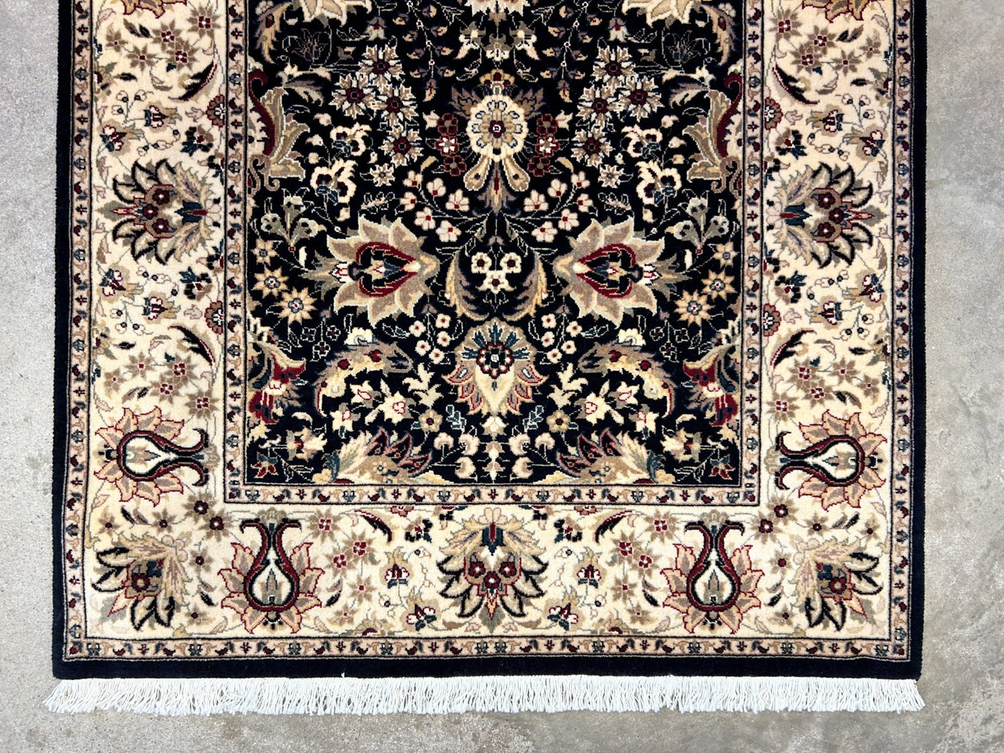 3'1"x5' Hand-Knotted 100% Wool Pile Lahovere Rug