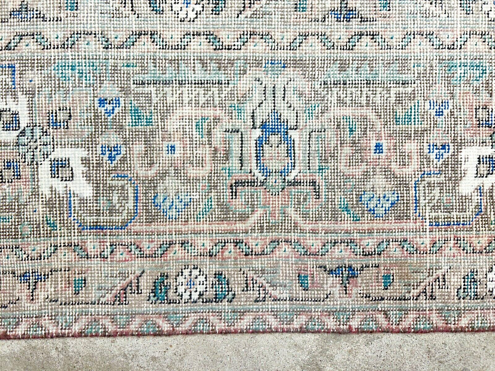 9'8"x12'5" Hand-Knotted 100% Wool Pile Herize Rug