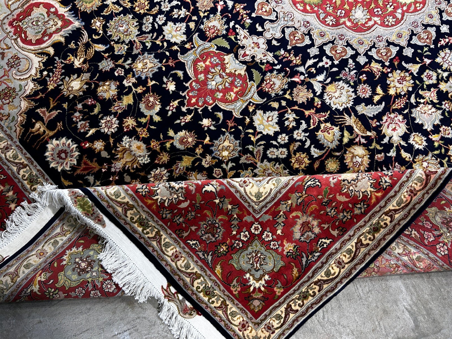 8'7"x12'3" Very Fine Hand-Knotted Wool & Silk Tabrize Area Rug - Carpet