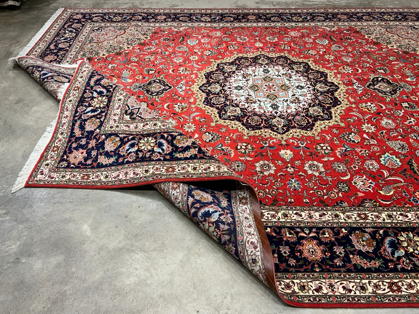 9'11"x12'10" Fine Hand-Knotted Wool & Silk Tabrize Rug
