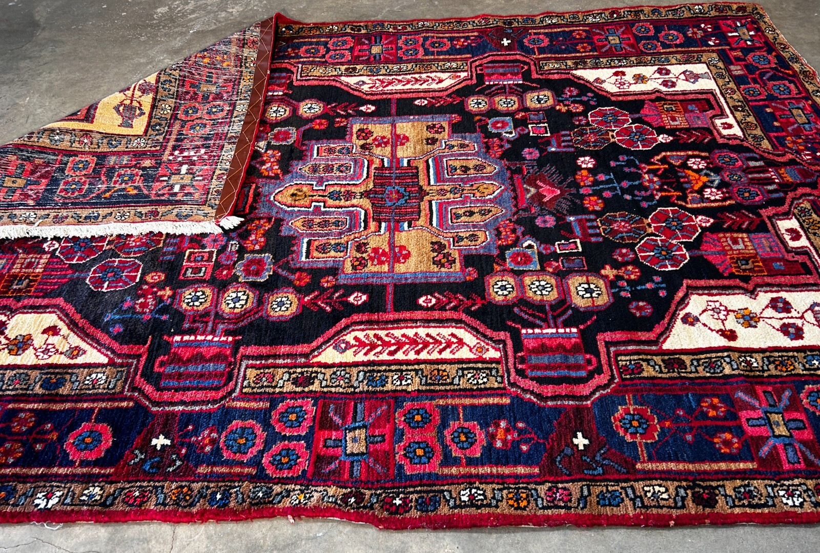 5'3" x 8'1'' Hand-Knotted 100% Lamb Wool Nahavande Area Rug