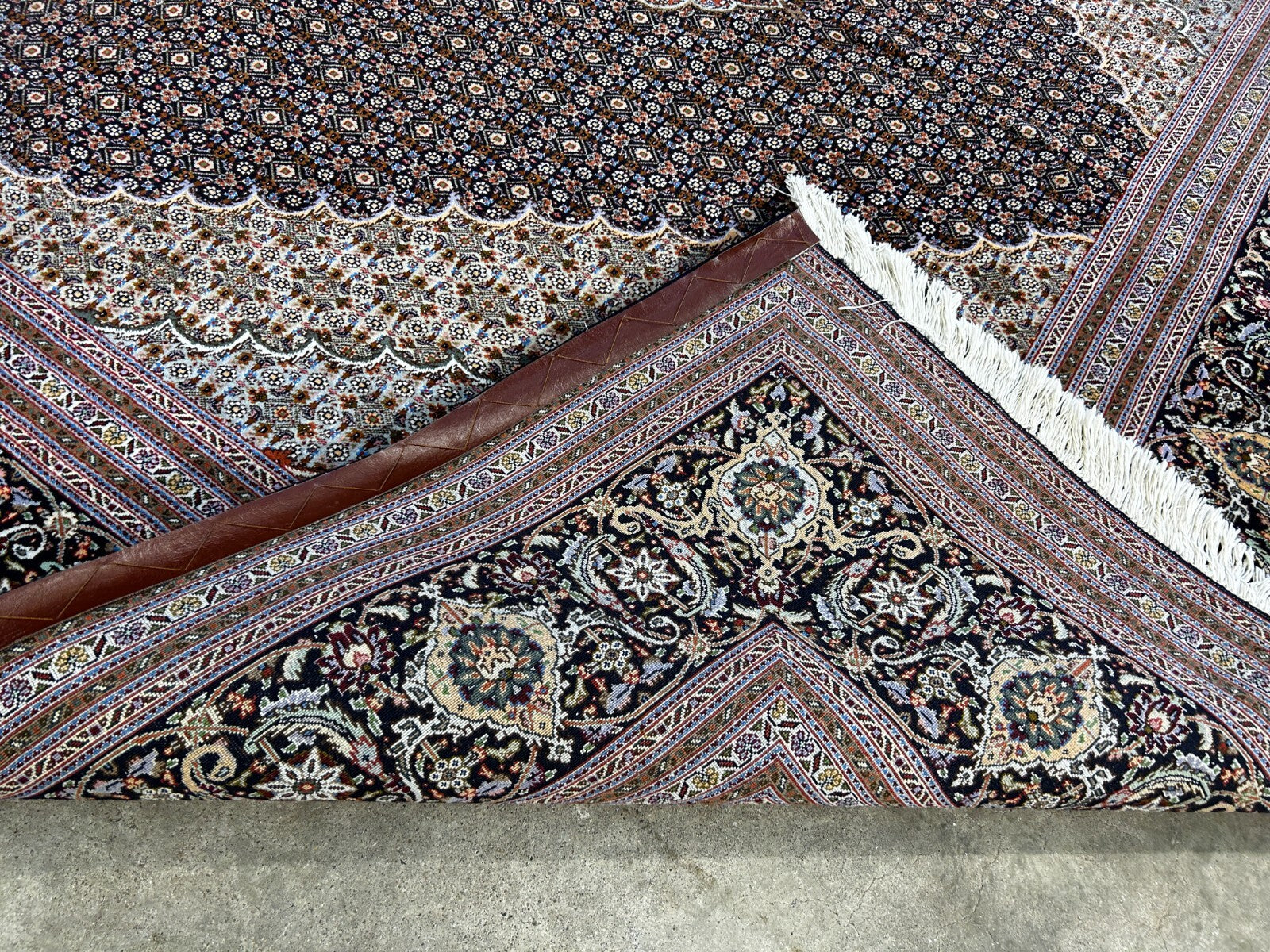 8'3"x11'2" Fine Hand-Knotted Wool & Silk Oriental Rug - Area Carpet