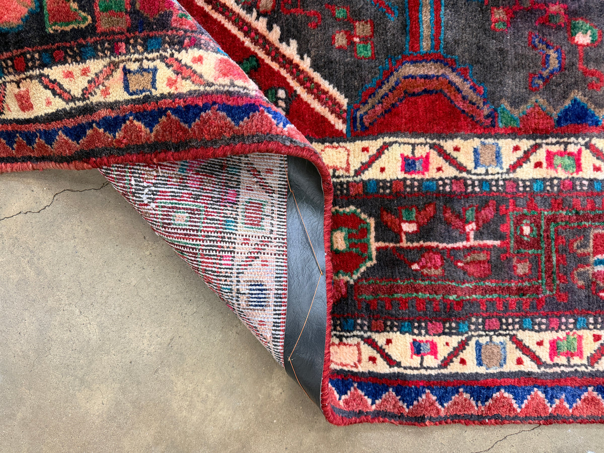 Hand-Knotted Persian Tuyserkan Rug - 4’11”x9’