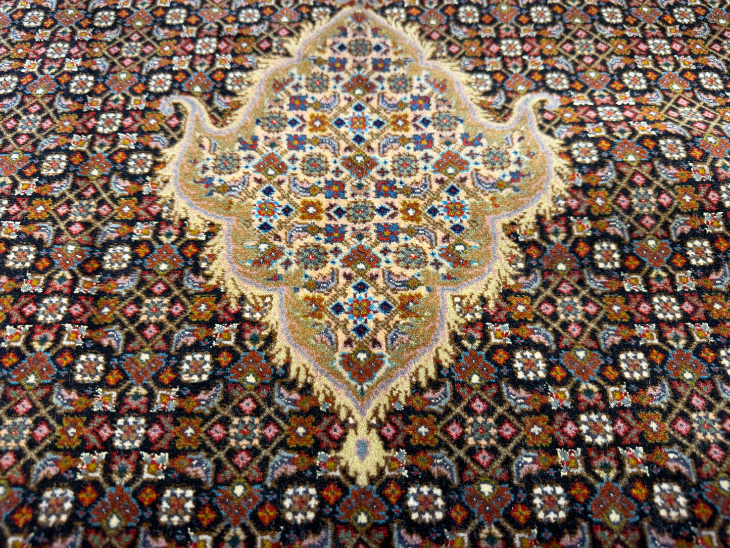 9’8”x12’10” Fine Hand-Knotted Persian Tabriz Mahi Area Rug