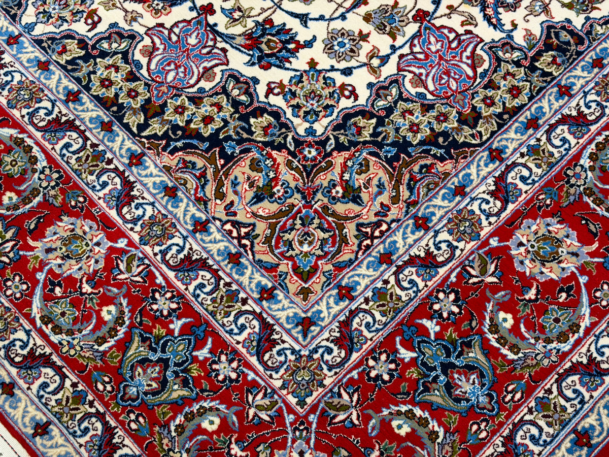 Hand-Knotted Persian Isfahan Rug - 6'9"x10'1"