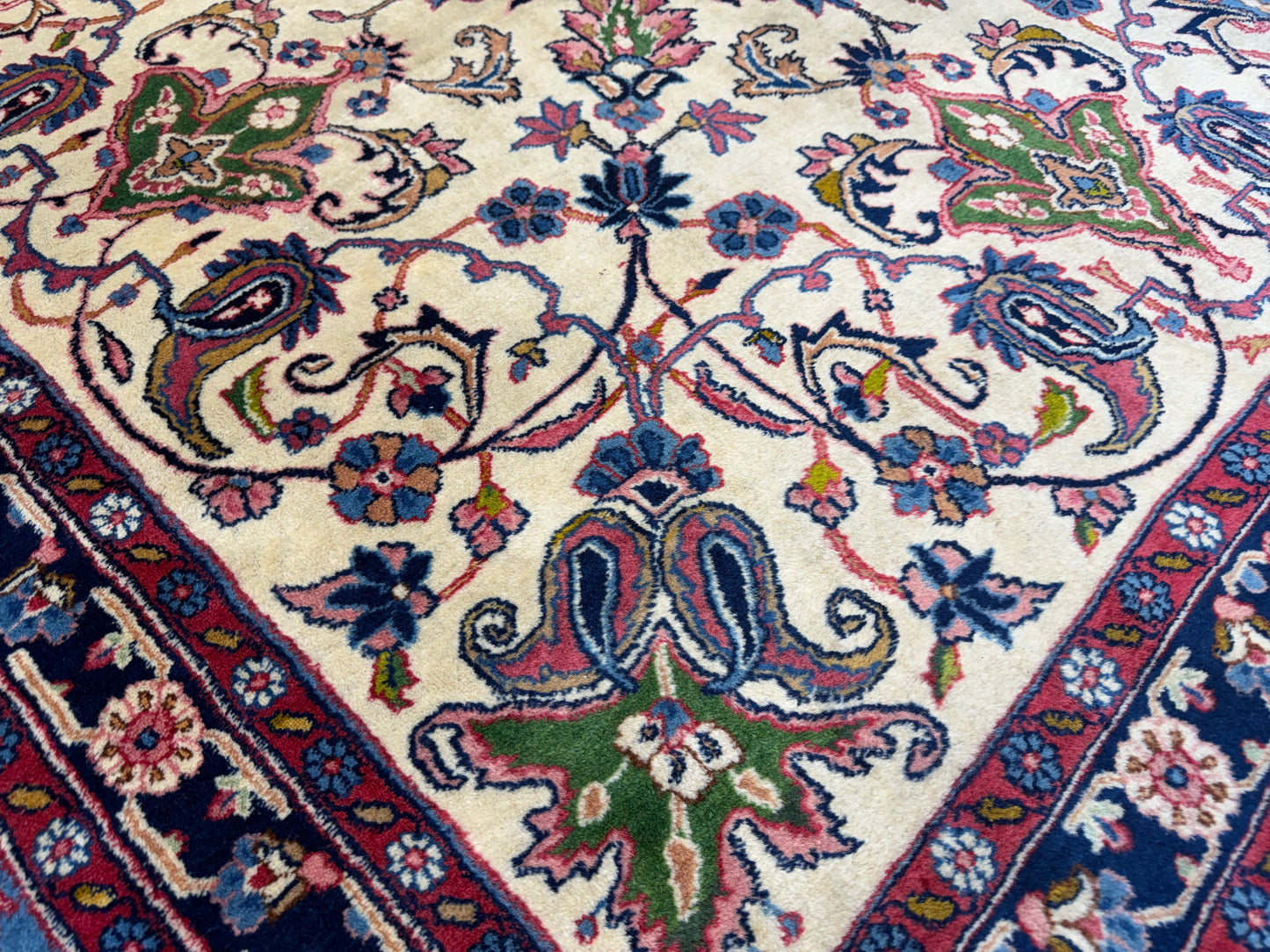 9’6”x14’6” Hand-Knotted Persian Kashan Area Rug