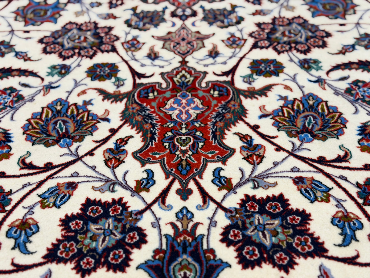 Hand-Knotted Persian Isfahan Rug - Signed Seirafian - 6'9"x9'10"