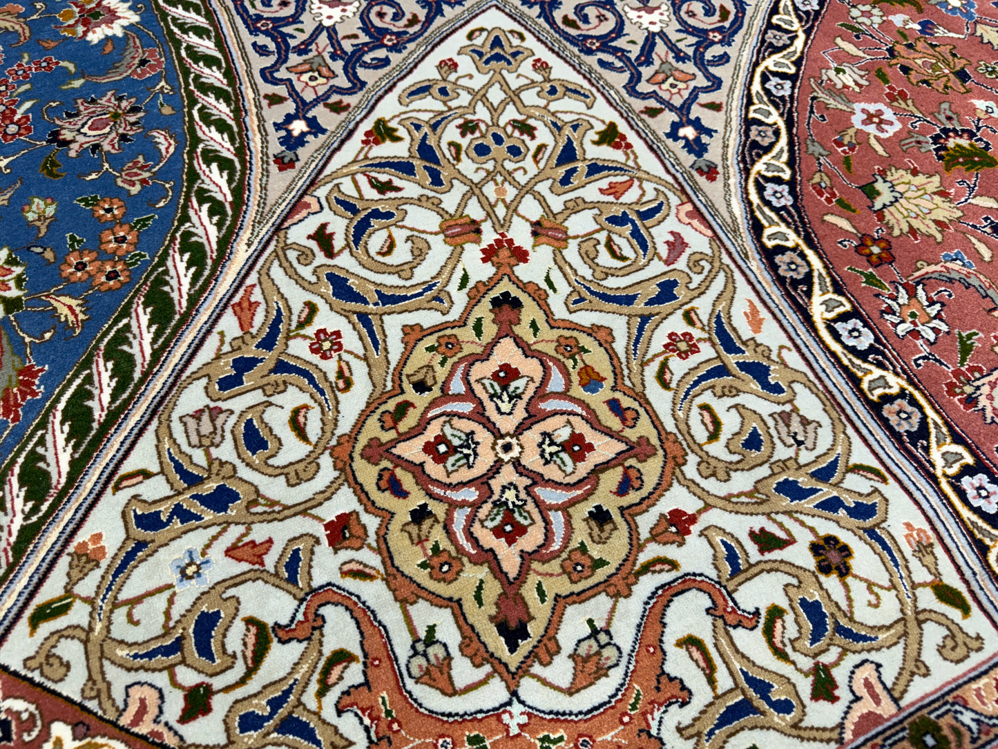 Hand-Knotted 60 Raj Persian Tabriz Rug - Dome Design - 10’x13’4”