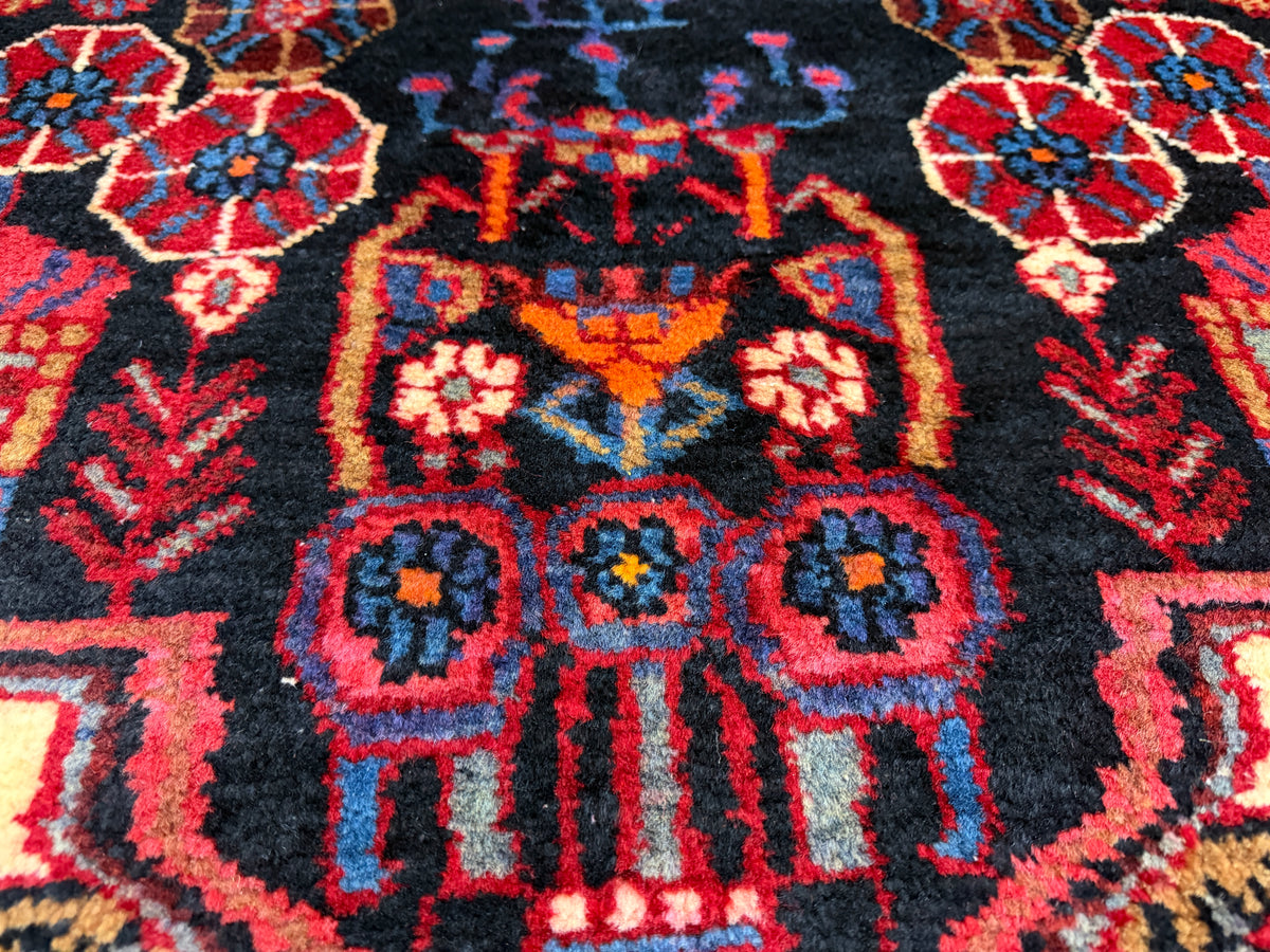 Hand-Knotted Persian Nahavand Rug - 5'3"x8'1"