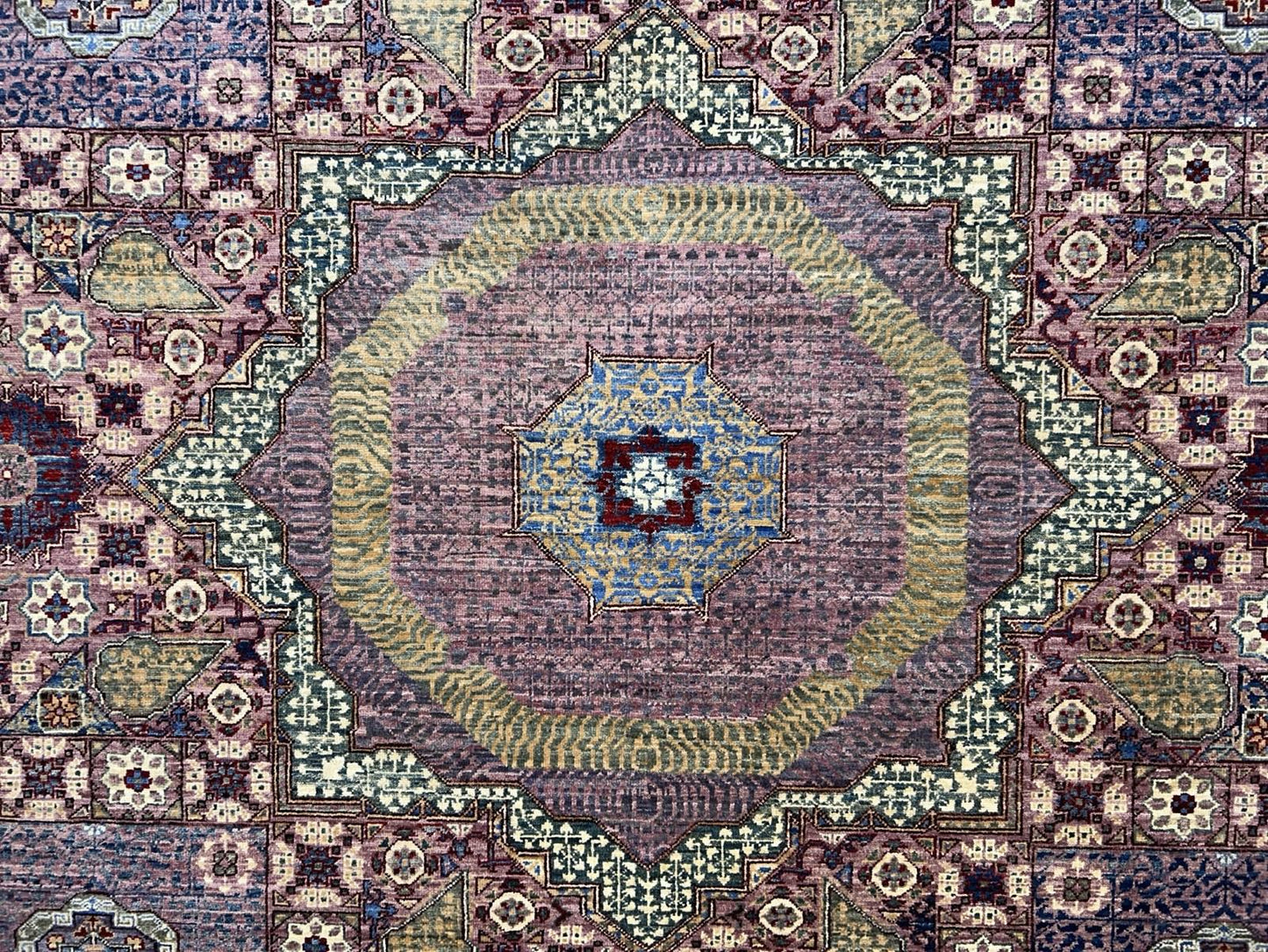 8’5”x9’10” Hand-Knotted Wool Mamluk Medallion Area Rug