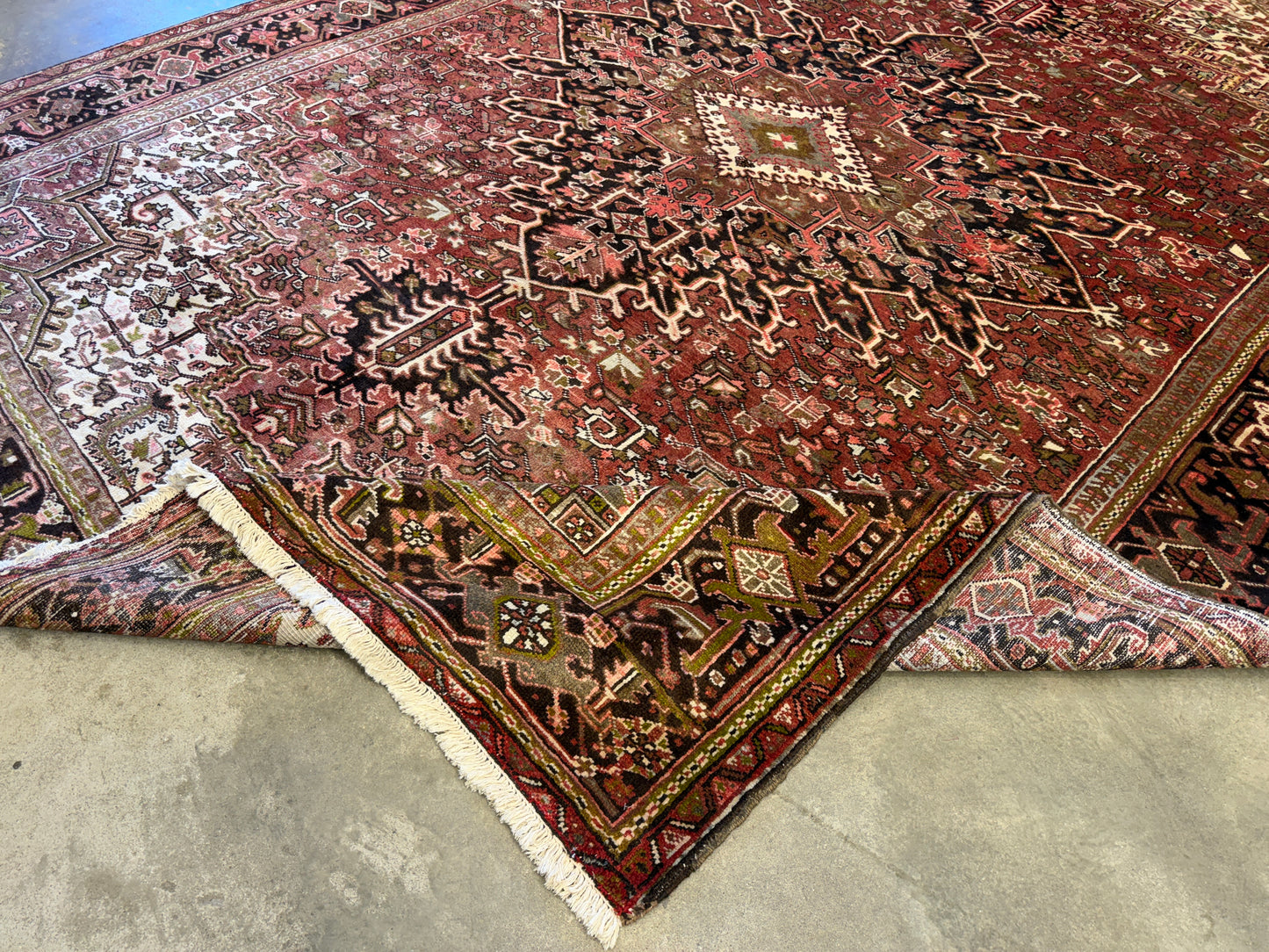 9’10”x13’ Hand-Knotted Persian Heriz Area Rug