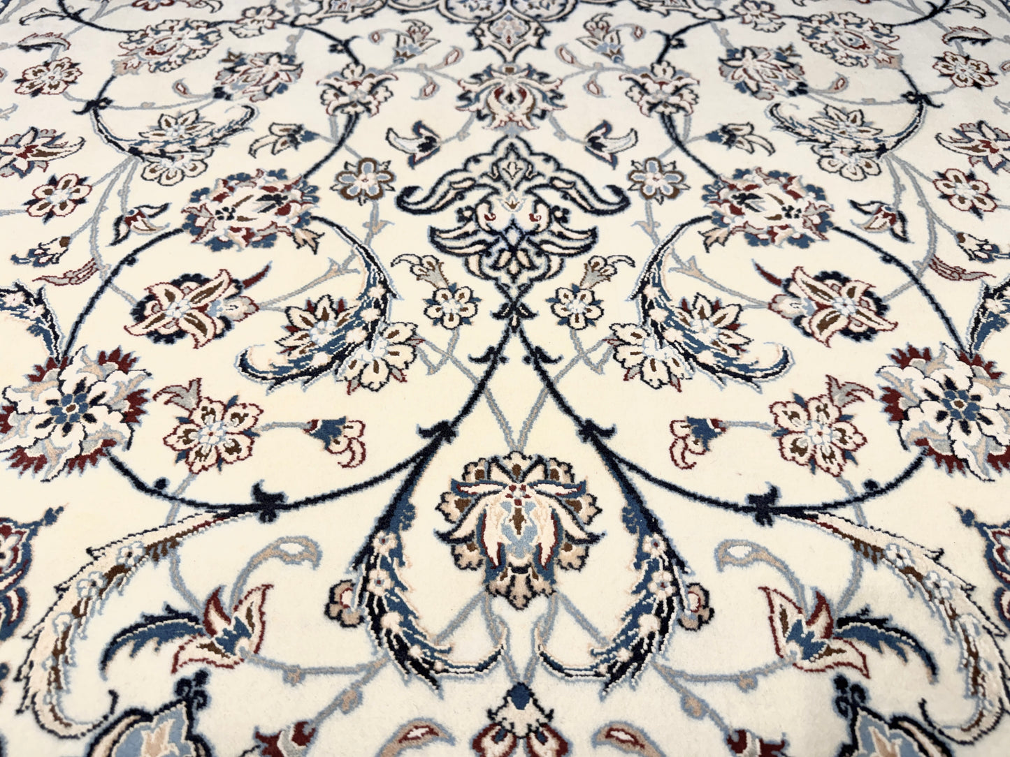 Hand-Knotted Persian Nain 6 La Rug - 4’4”x7’2”