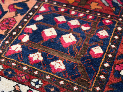Hand-Knotted Persian Bakhtiari Rug - 7'1"x10'1"