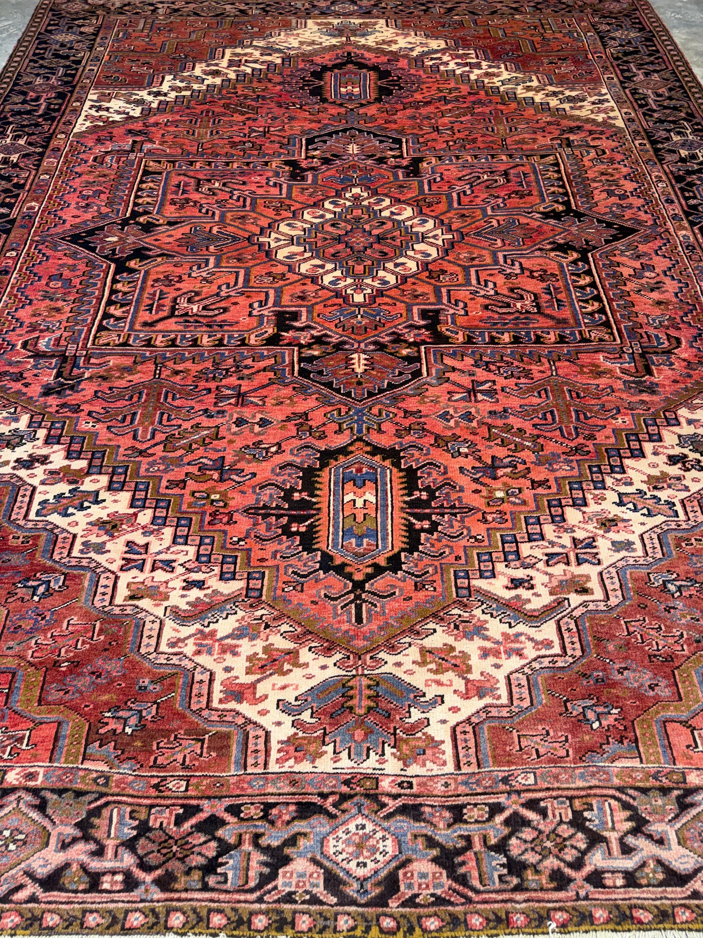9’10”x12’5” Hand-Knotted Persian Heriz Area Rug