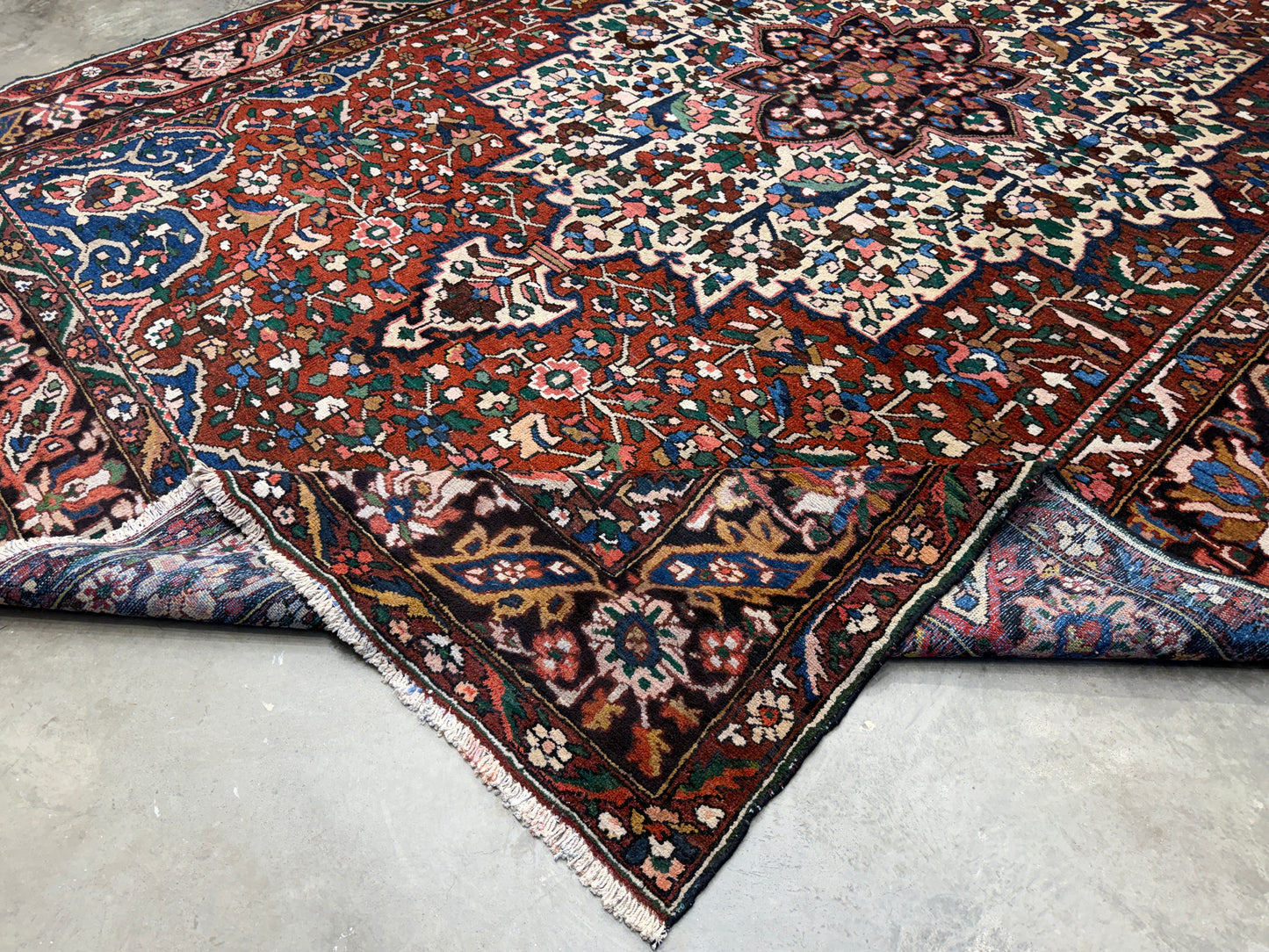 9’10”x13’10” Hand-Knotted Persian Bakhtiari Area Rug