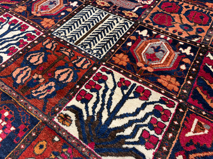 Hand-Knotted Persian Bakhtiari Rug - 7'1"x10'1"