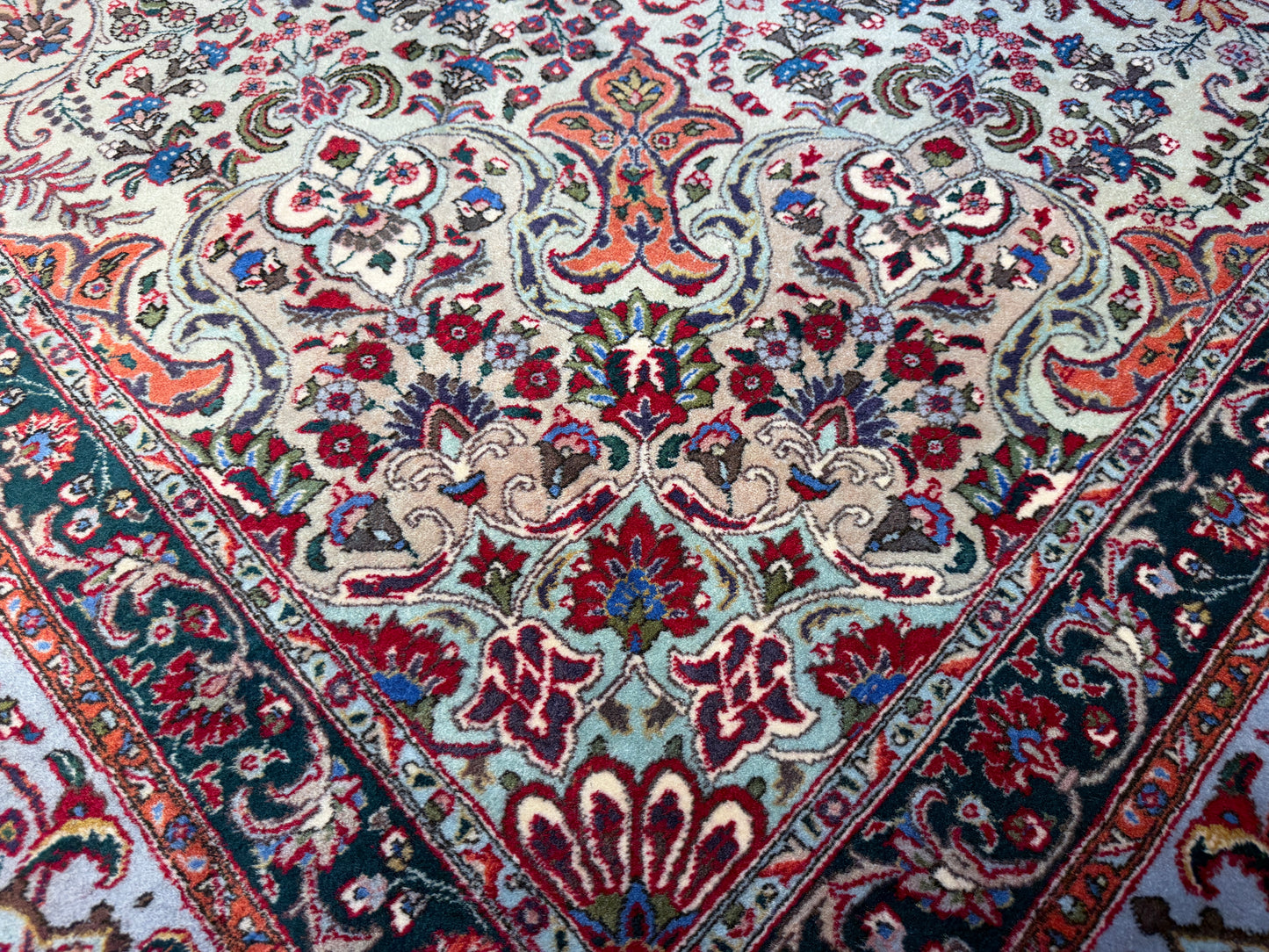 9’11”x13’5” Hand-Knotted Fine Wool Persian Kashan Area Rug