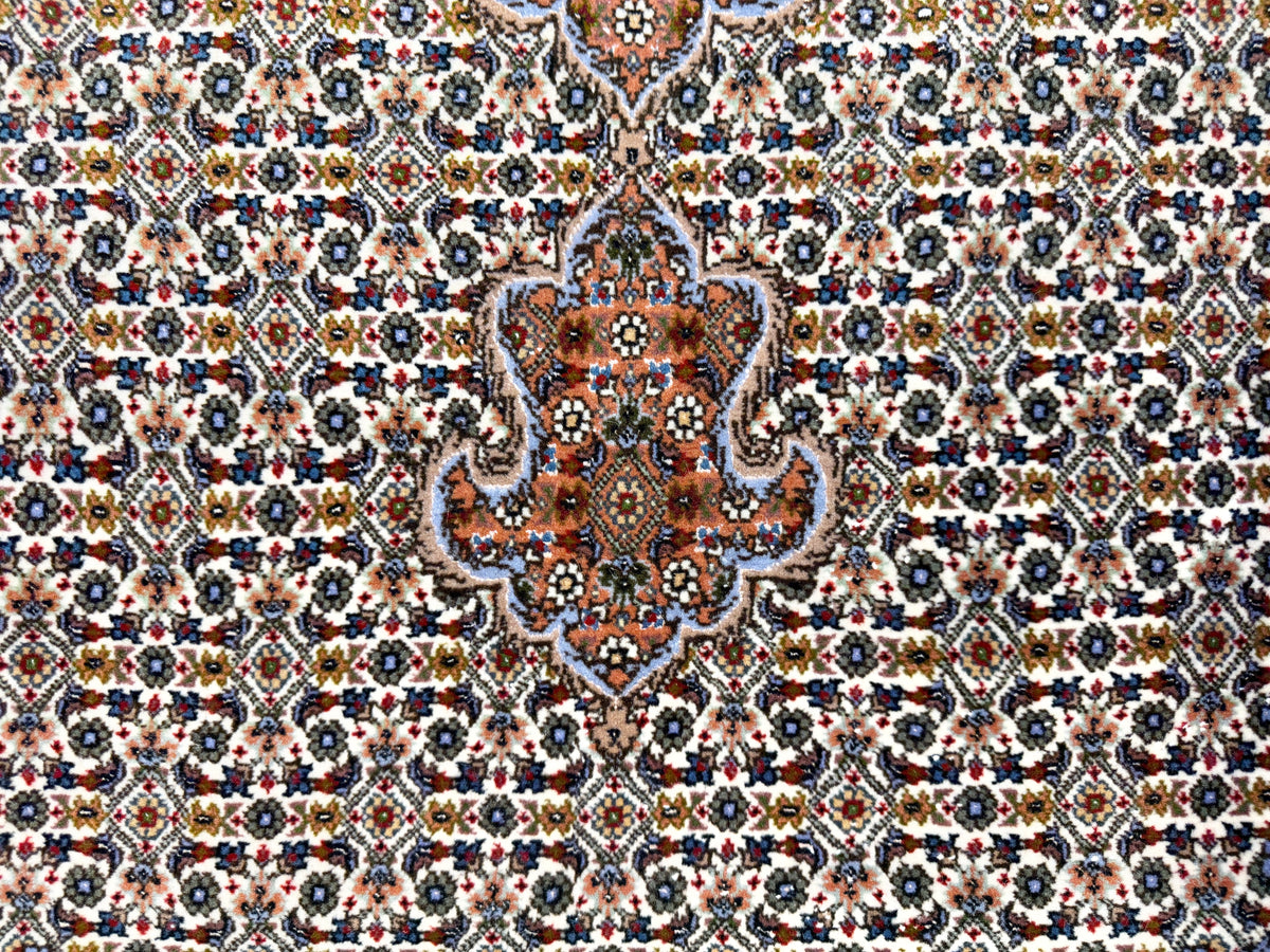 Hand-Knotted Persian Tabriz Mahi Rug - 4'9"x6'7"