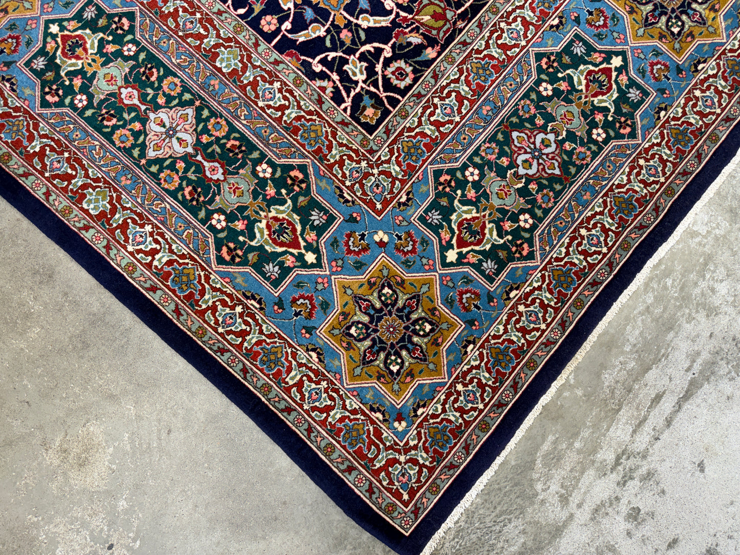 Hand-Knotted 60 Raj Persian Tabriz Rug - Dome Design - 9’8”x12’10”