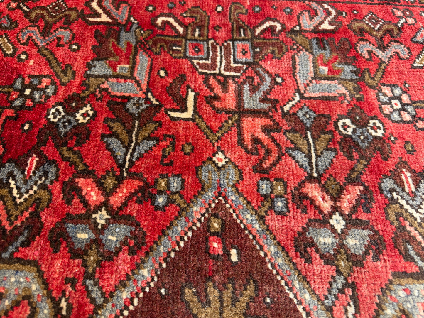 9’8”x12’6” Hand-Knotted Persian Heriz Area Rug