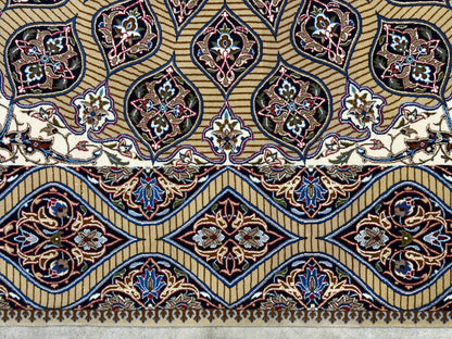 Hand-Knotted Persian Isfahan Rug - Dome Design - 6'6"x10'