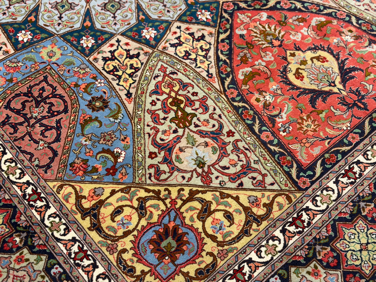 Hand-Knotted 60 Raj Persian Tabriz Rug - Dome Design - 6'8"x10'7"