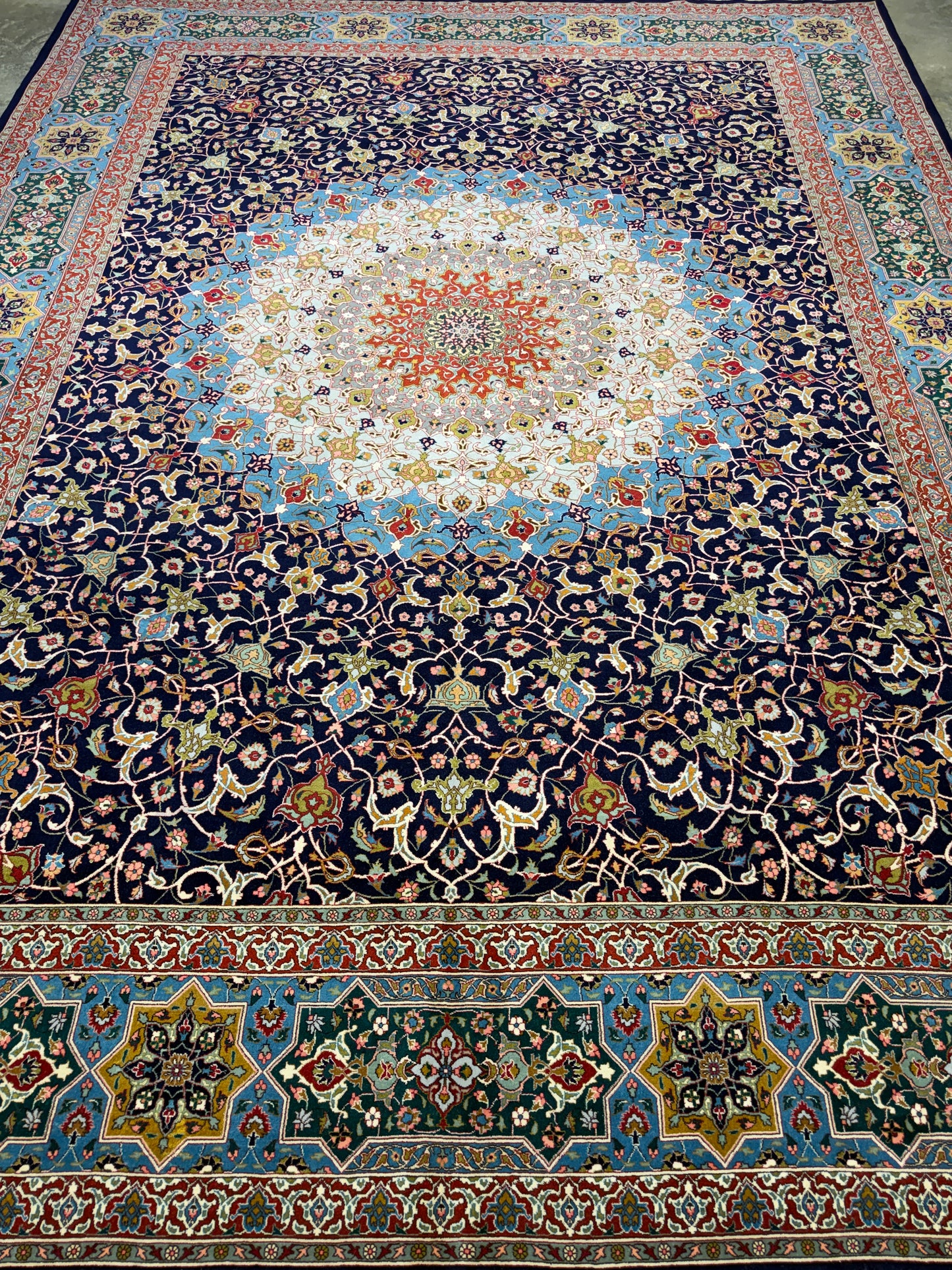 Hand-Knotted 60 Raj Persian Tabriz Rug - Dome Design - 9’8”x12’10”