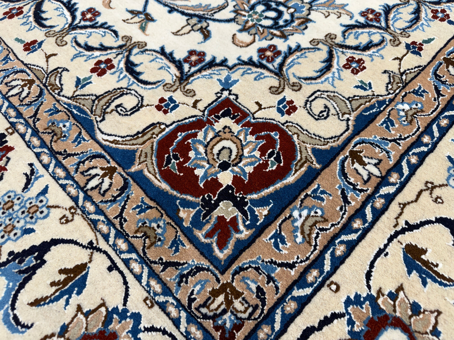 Hand-Knotted 6 La Persian Nain Rug - 5’5”x9’1”