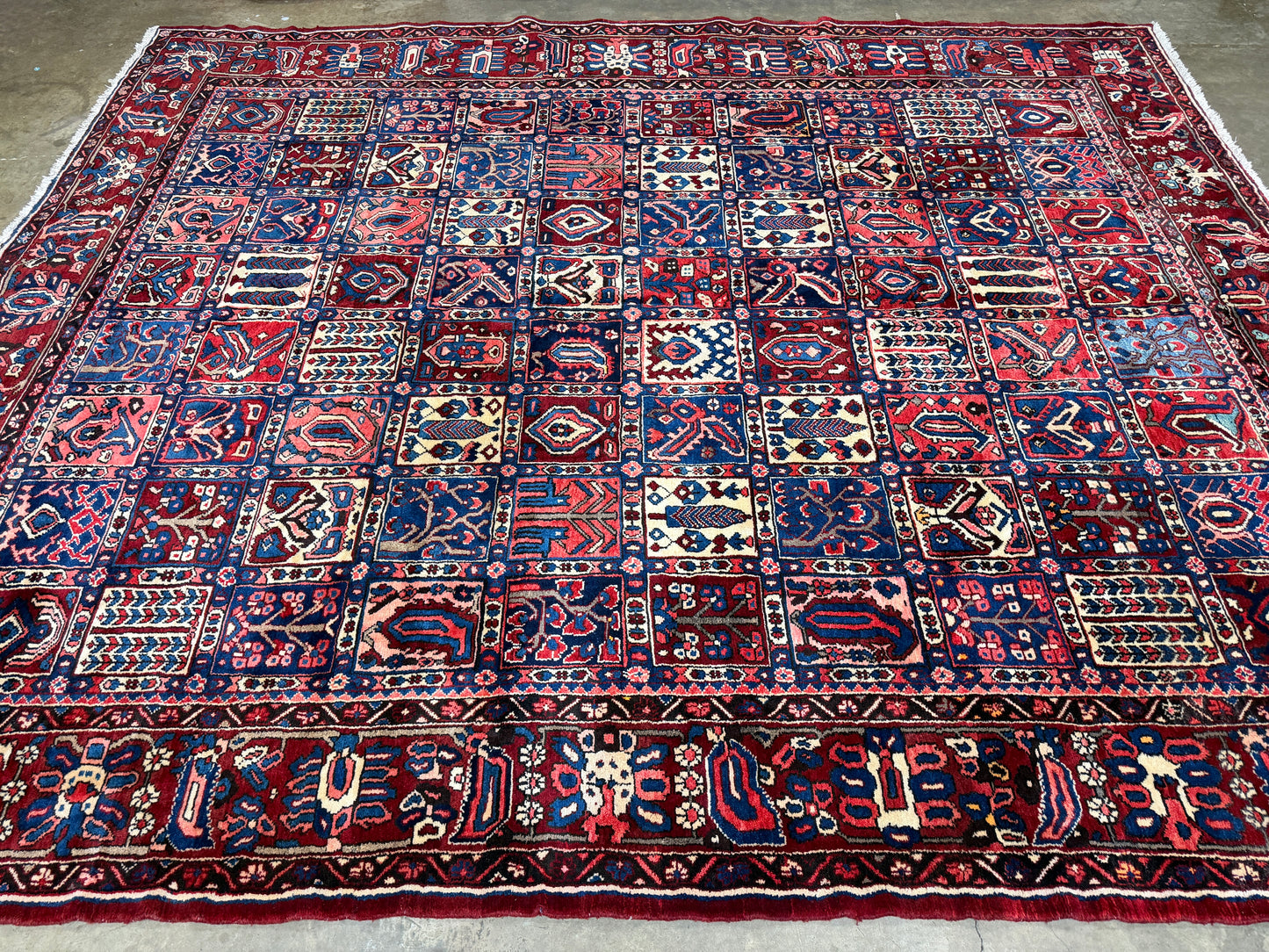 Hand-Knotted Persian Bakhtiari Rug - 9’11”x12’1”