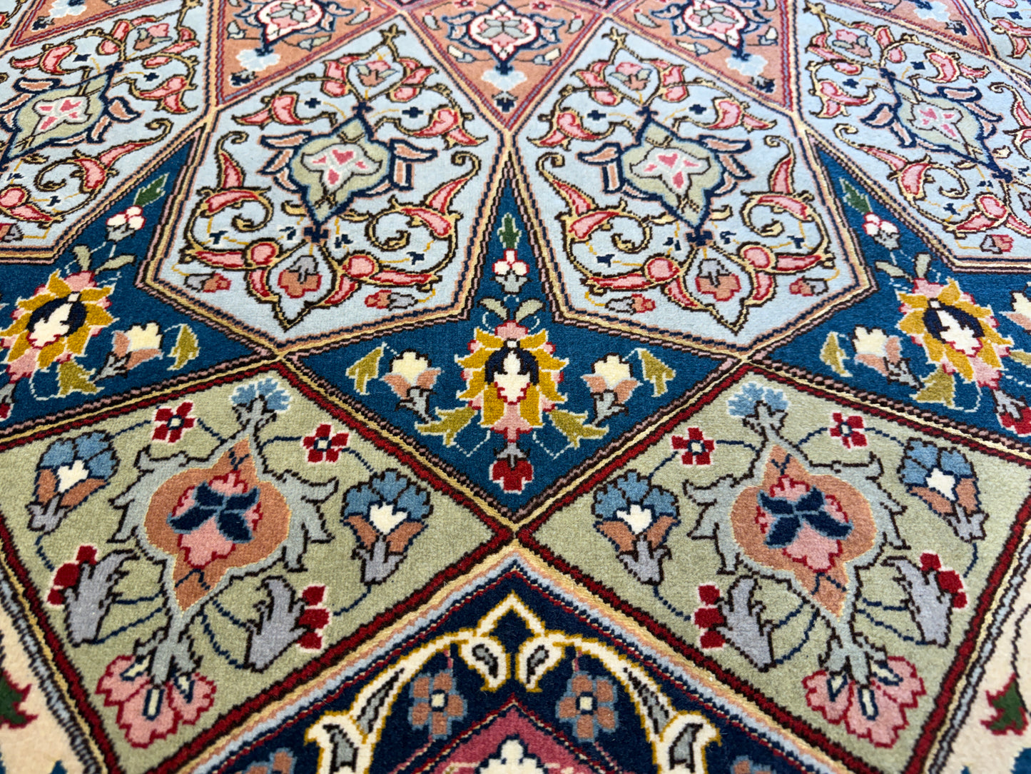 Hand-Knotted 60 Raj Persian Tabriz Rug - Dome Design - 10’x13’4”