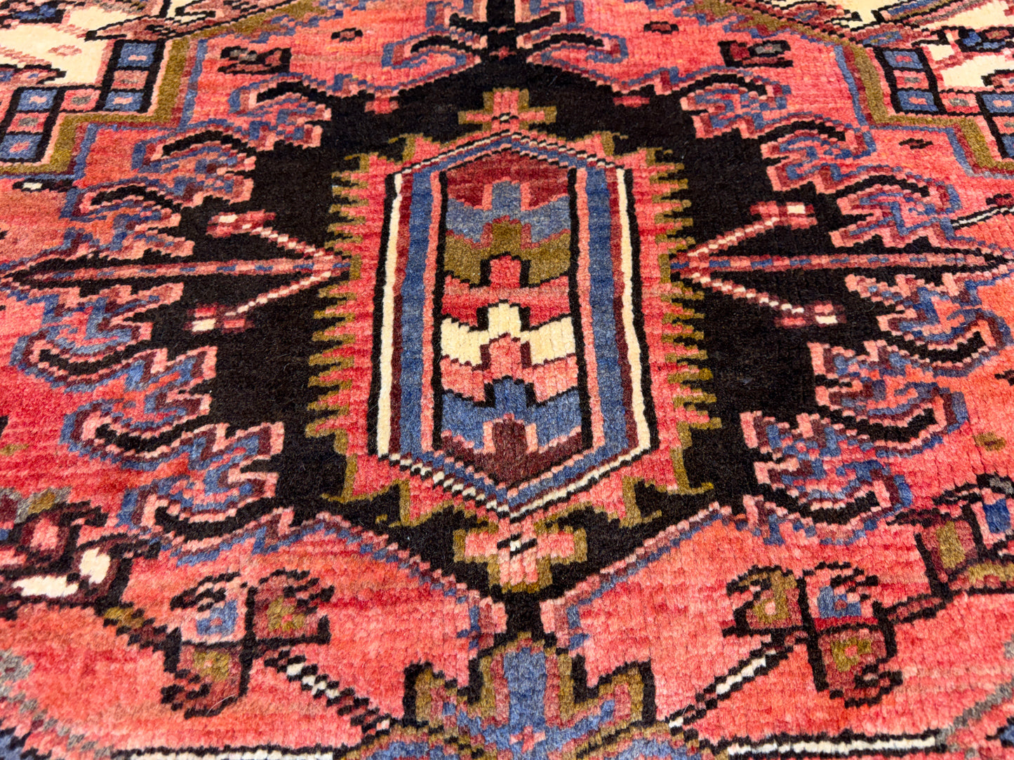 9’10”x12’5” Hand-Knotted Persian Heriz Area Rug