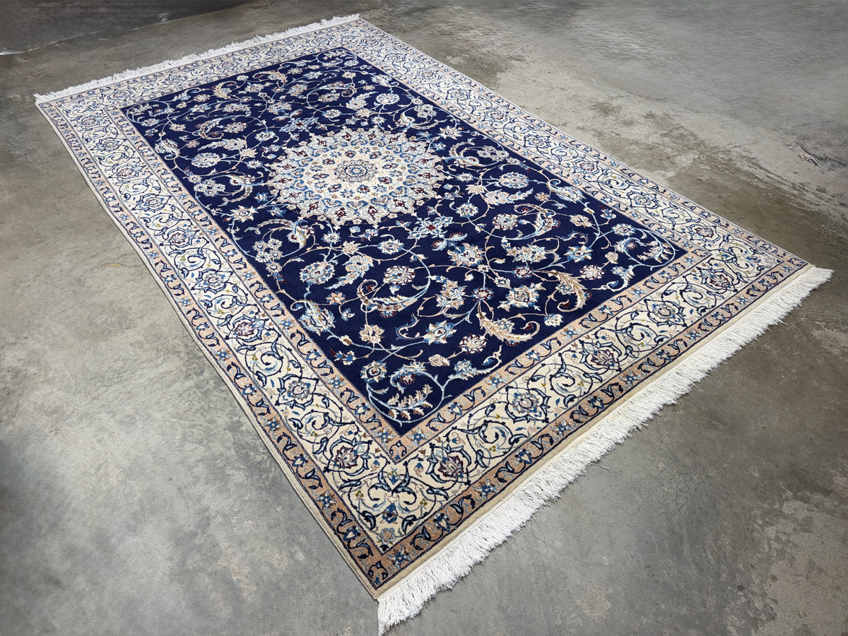 Hand-Knotted Persian Nain 9 La Rug - 6'5"x10'1"