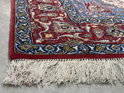 Hand-Knotted Persian Isfahan Rug - 5’2”x7’10”