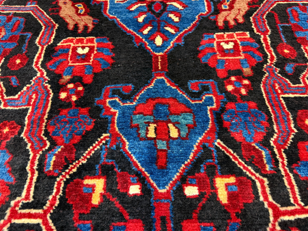 Hand-Knotted Persian Nahavand Rug - 4'9"x9'6"
