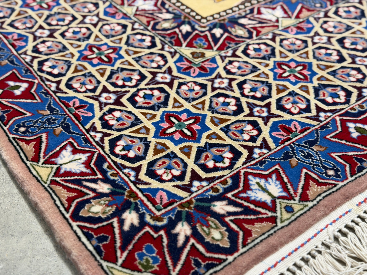 Hand-Knotted Pictorial Persian Isfahan Rug - 5’1”x7’8”