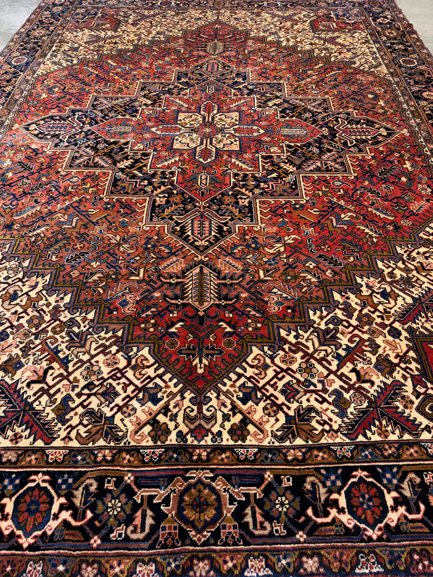 10’1”x14’ Hand-Knotted Persian Heriz Area Rug