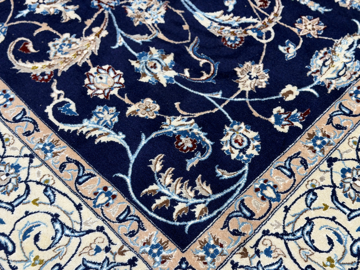 Hand-Knotted Persian Nain 9 La Rug - 6'5"x10'1"