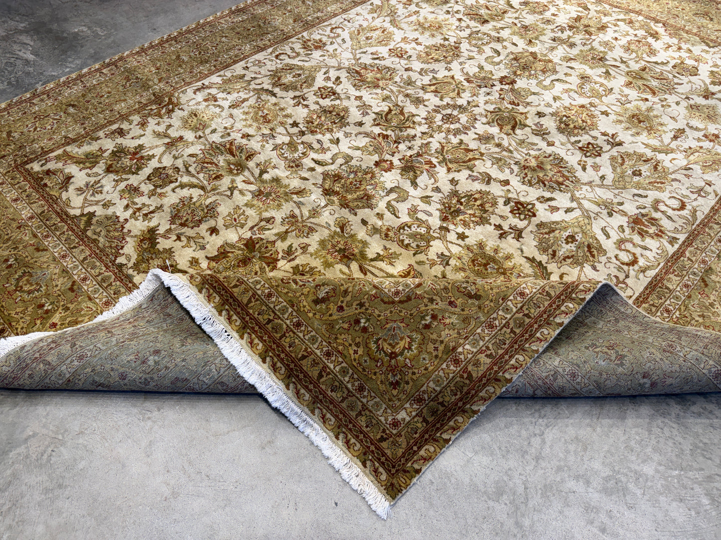 7’8”x9’11” Hand-Knotted Wool Agra Area Rug