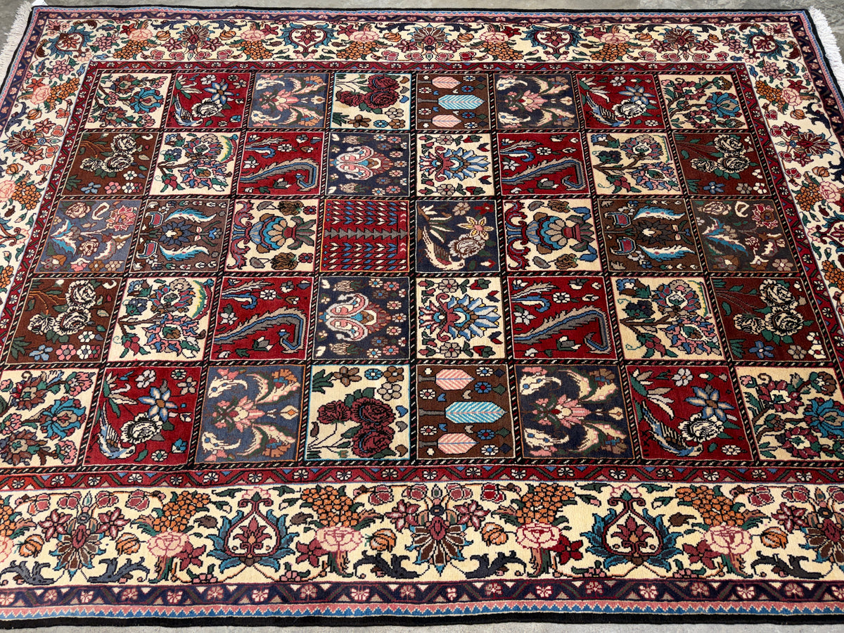 Hand-Knotted Persian Bakhtiari Rug - 6'9"x9'5"