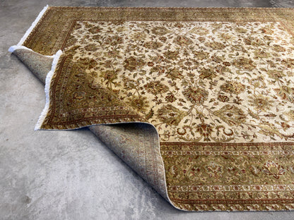 7’8”x9’11” Hand-Knotted Wool Agra Area Rug