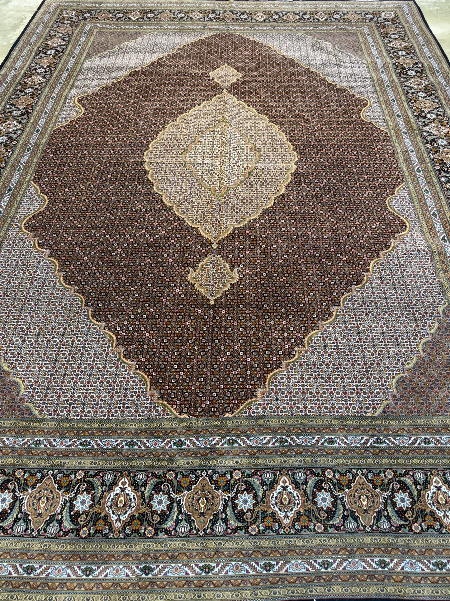 9’8”x12’10” Fine Hand-Knotted Persian Tabriz Mahi Area Rug