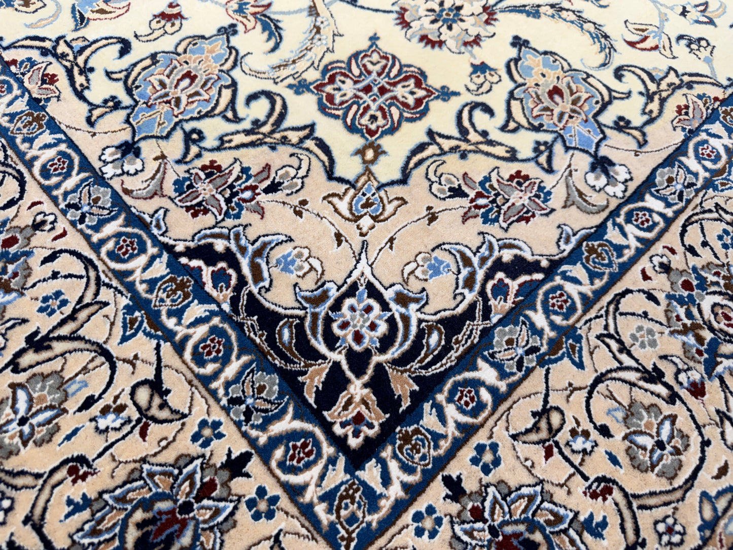 Hand-Knotted Persian Nain 6 La Rug - 4’4”x7’2”