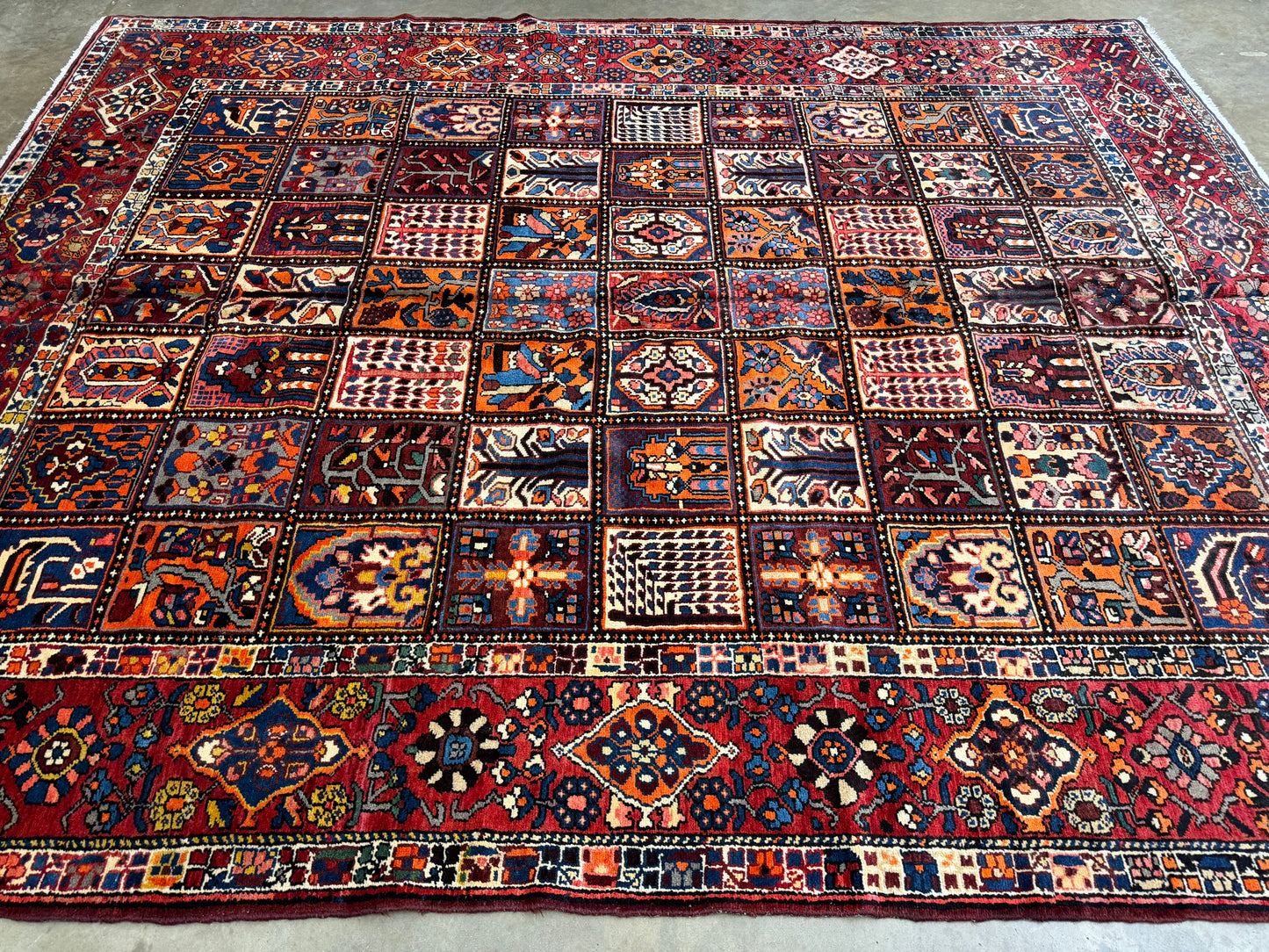 Hand-Knotted Persian Bakhtiari Rug - 9’9”x13’4”