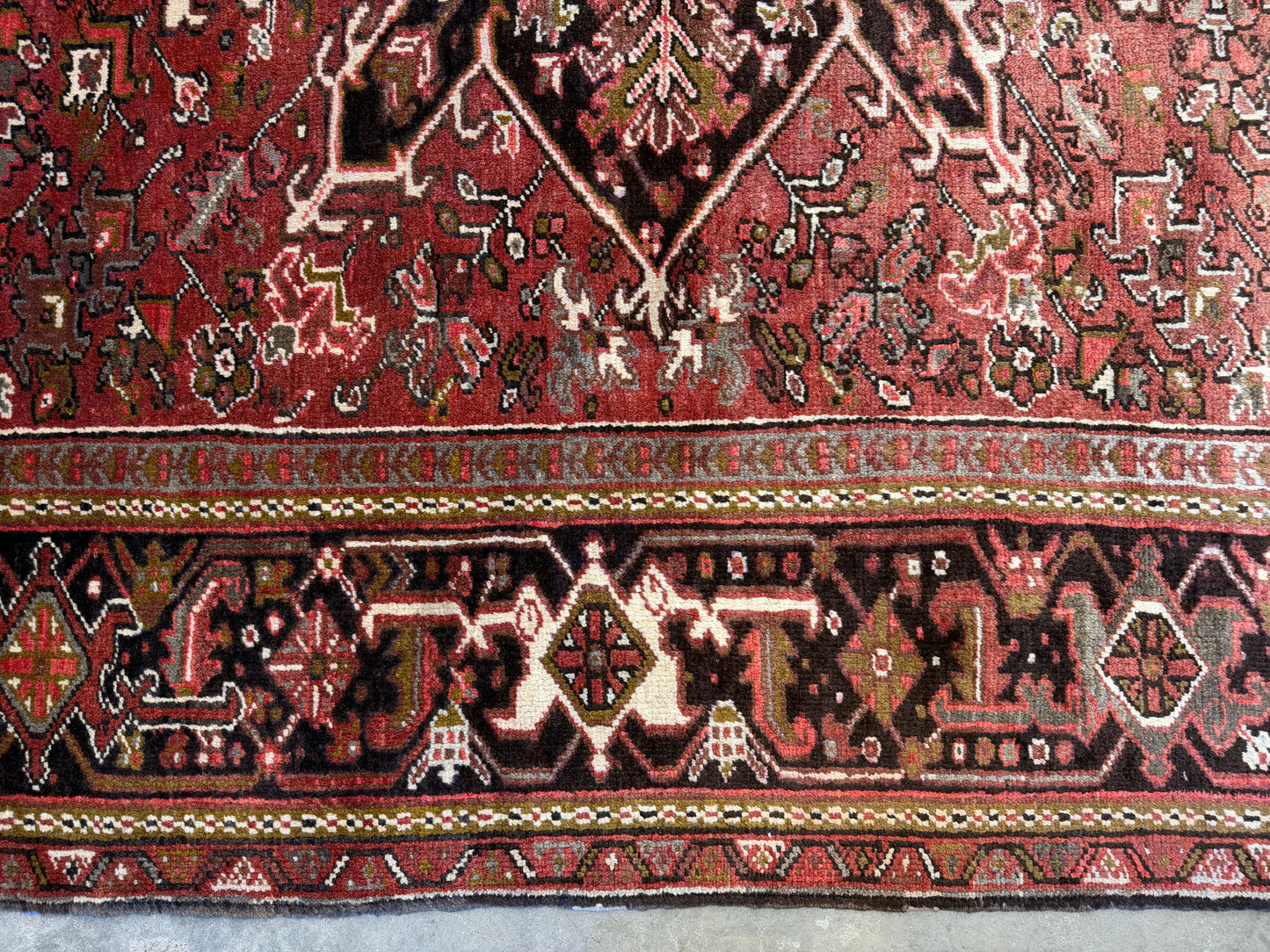 9’10”x13’ Hand-Knotted Persian Heriz Area Rug