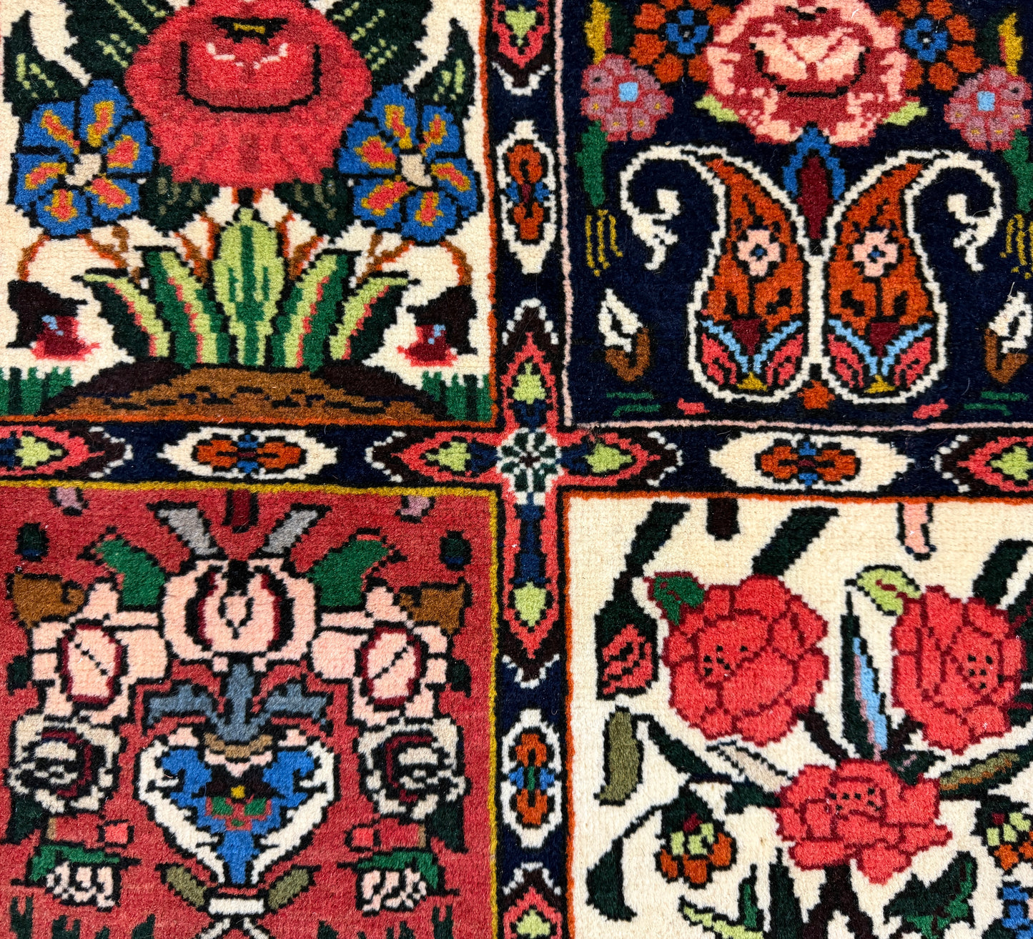 3’5”x5’2” Hand-Knotted Wool Bakhtiari Persian Rug 3x5 Red Handmade Carpet