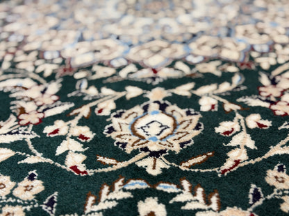 Hand-Knotted Persian Nain 9 La Rug - 4’9” Round