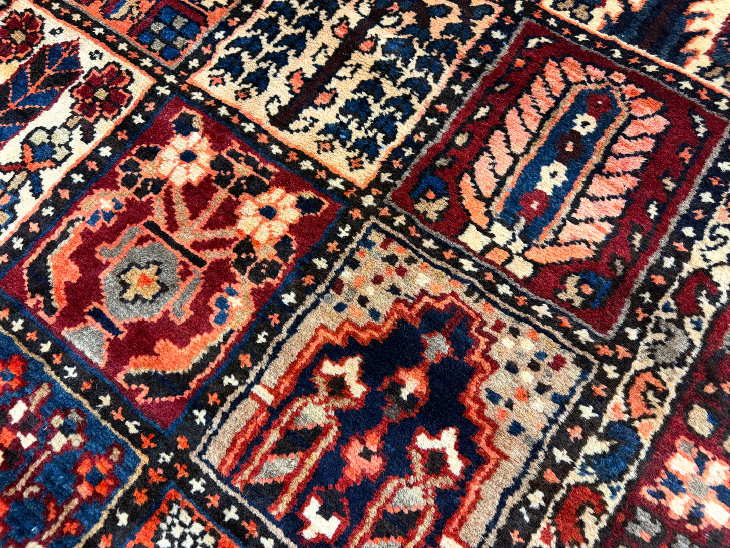 Hand-Knotted Persian Bakhtiari Rug - 9’11”x12’7”